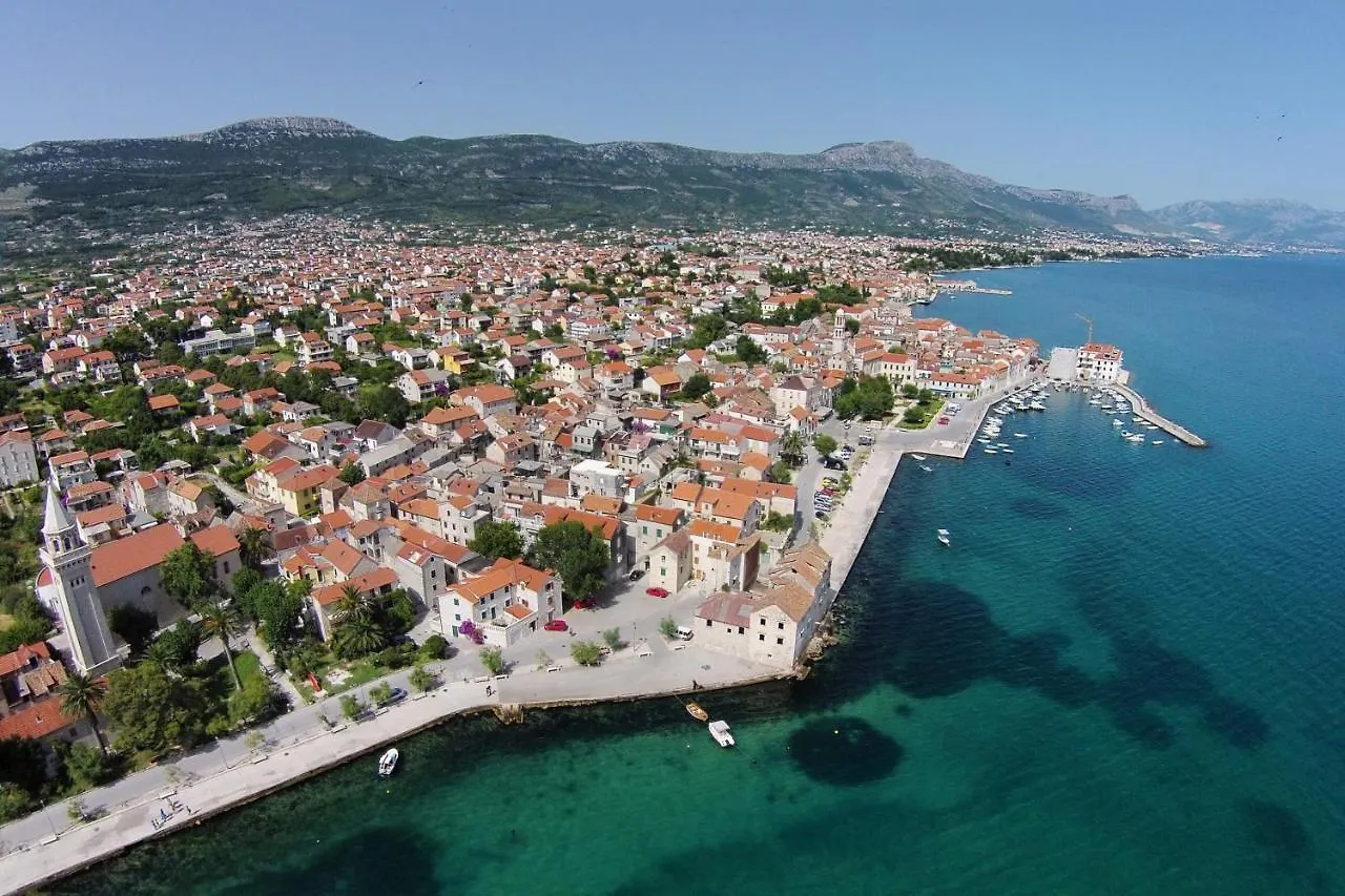 Apartments With A Parking Space Kastel Stafilic, Kastela - 20926