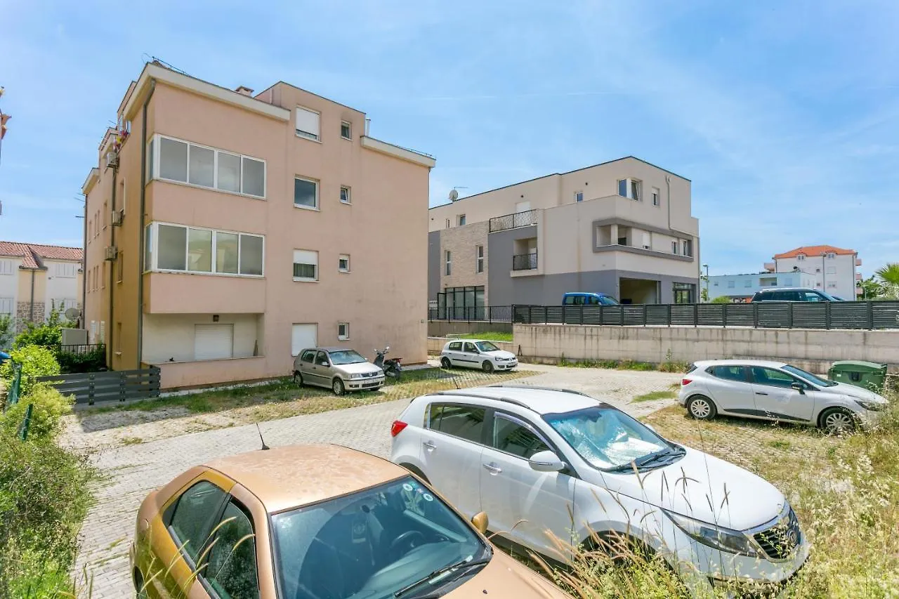 Apartments With A Parking Space Kastel Stafilic, Kastela - 20926
