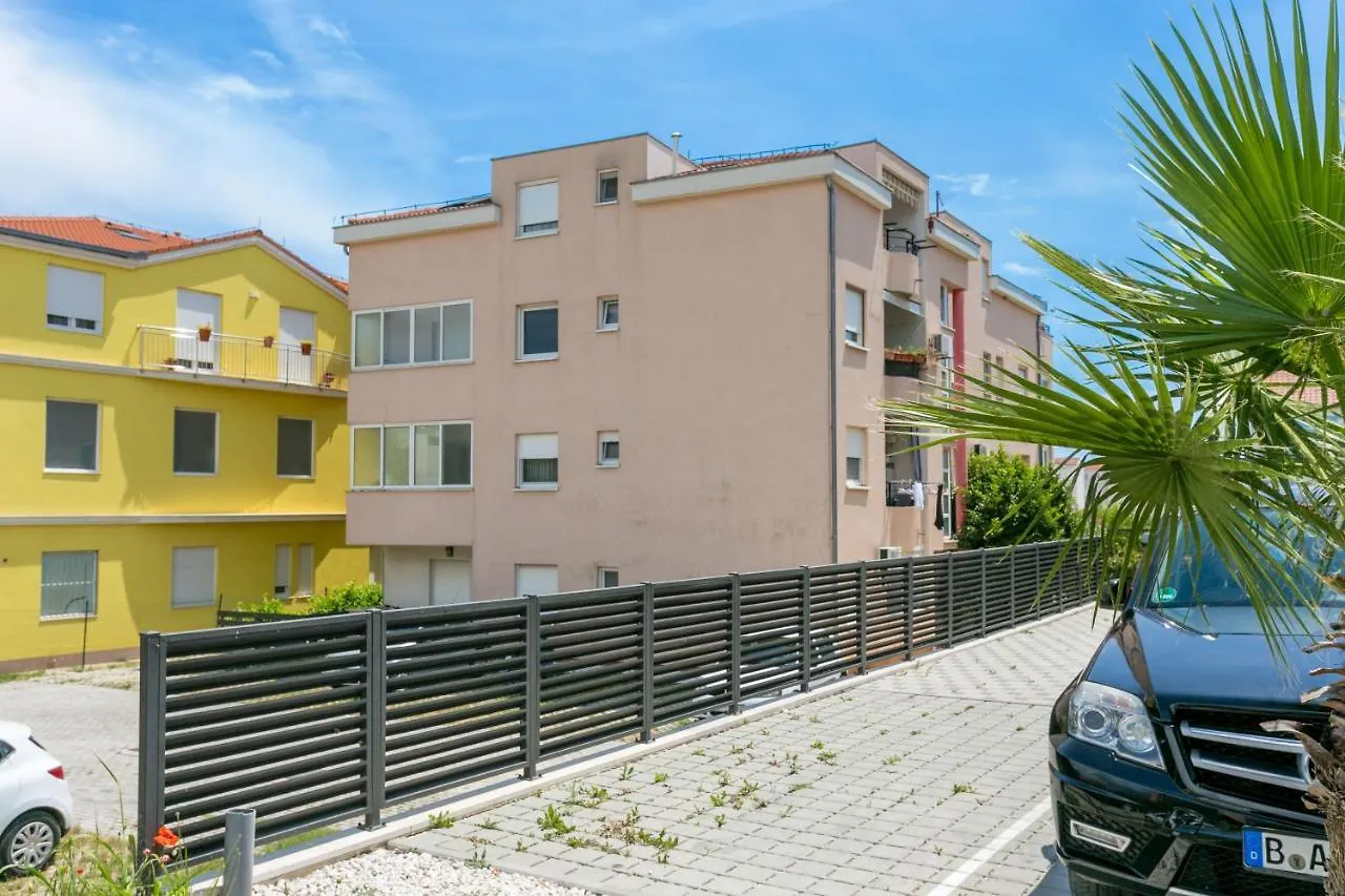 Apartments With A Parking Space Kastel Stafilic, Kastela - 20926