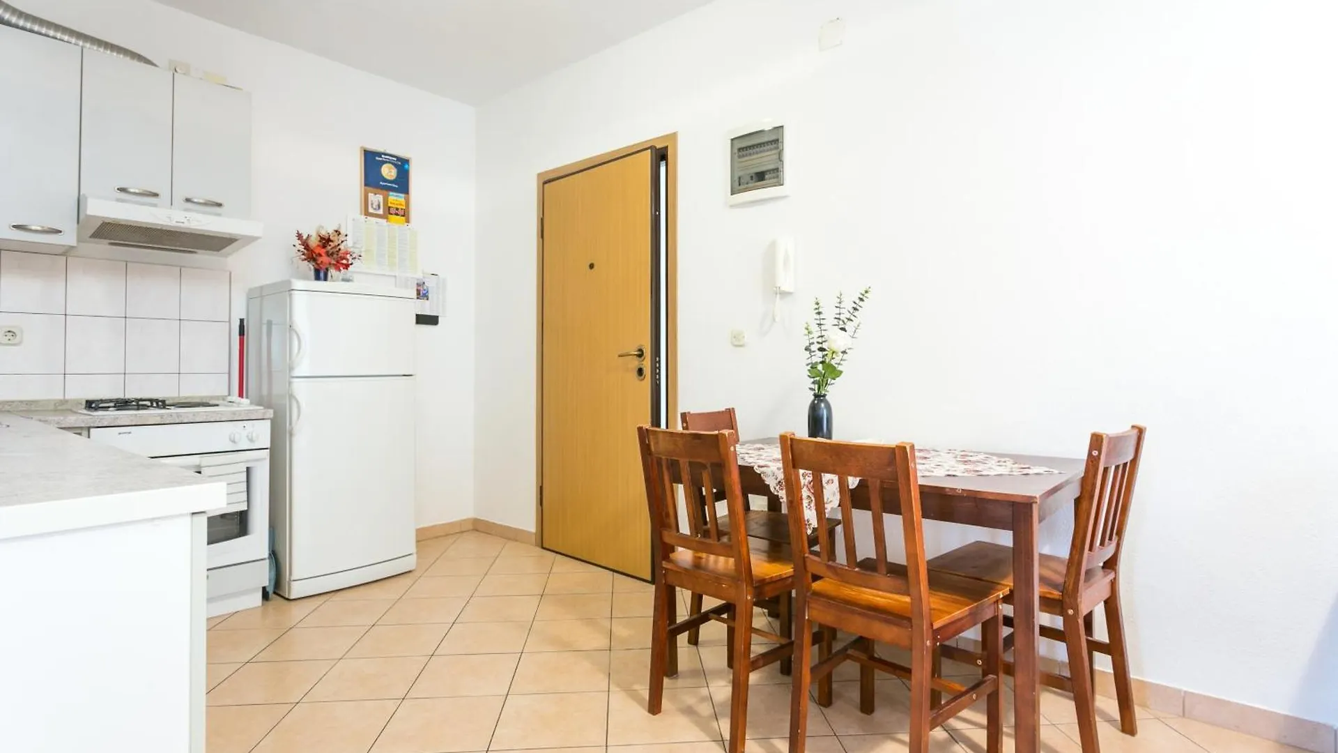 Apartments With A Parking Space Kastel Stafilic, Kastela - 20926 Croatia