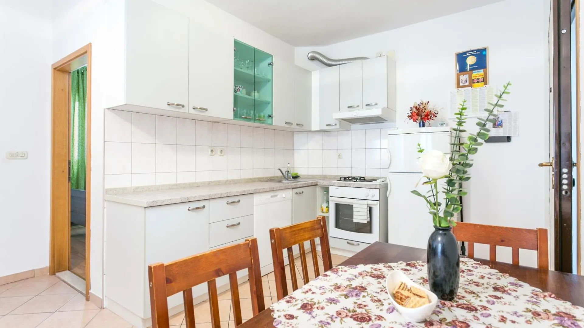 Apartments With A Parking Space Kastel Stafilic, Kastela - 20926 Croacia