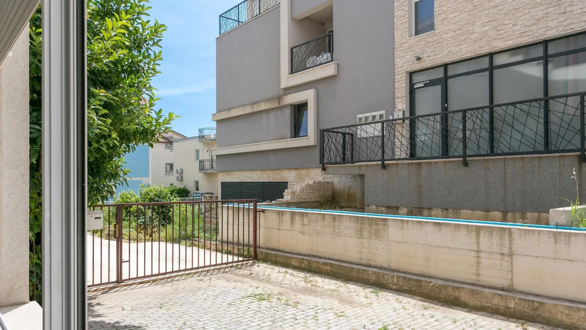 Apartments With A Parking Space Kastel Stafilic, Kastela - 20926 0*,  Croatia