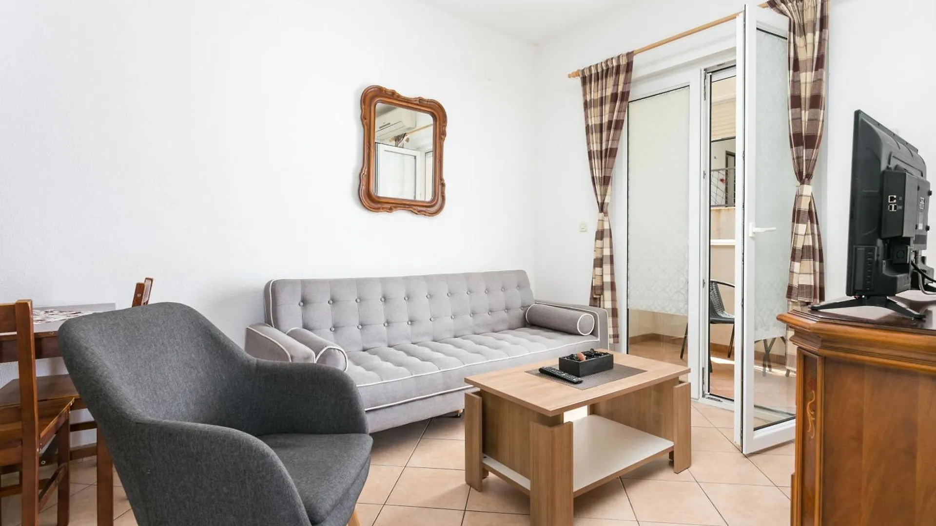 Apartments With A Parking Space Kastel Stafilic, Kastela - 20926 Croatia